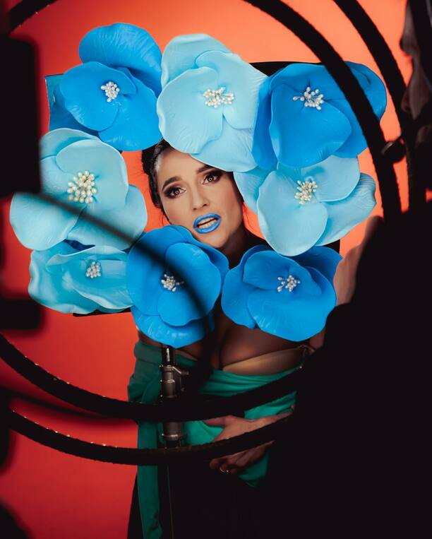 Plik Emila-Sanecka---niebieski-kwiatek-2.jpg
