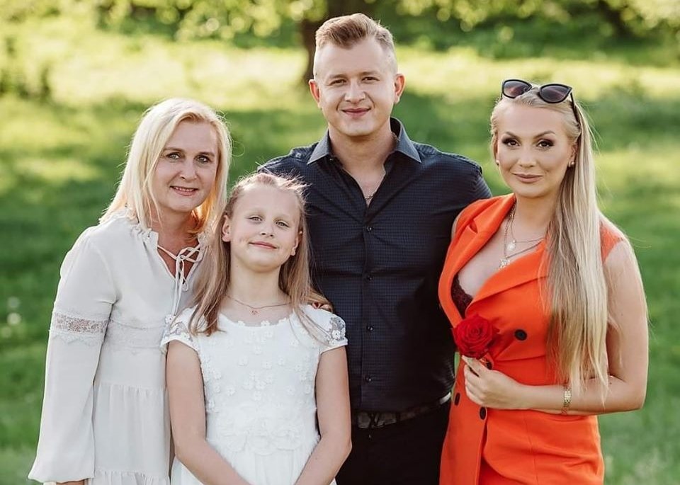 Dawid Narożny pojawił się na ważnej uroczystości córki. Wzruszająca fotografia wywołała burzę w sieci!