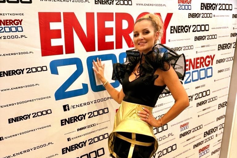 Dorota Gwiazdowska z zespołu Mig w odważnej stylizacji w klubie Energy 2000!