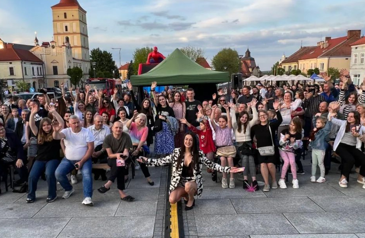 Justyna Lubas podbija rynek disco polo! Pierwszy koncert za nią i od razu hit – zobacz reakcje publiczności!