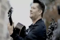 Premiera klipu: Król disco nigdy nie zawodzi