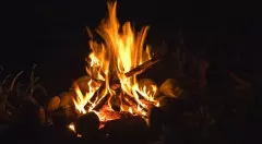 Hot: Sylwester przy ognisku z muzyką disco