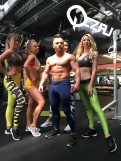 „Dziewczyna z cardio” – pierwszy klip Qczaja – śpiewającego trenera-kulturysty!