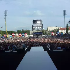 "Impreza 25 lat disco polo trwa w najlepsze! Tłumy fanów pod sceną!