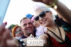 Piękni i Młodzi porwali publiczność! Posłuchaj ich hitu na żywo! | VIDEO | ANKIETA