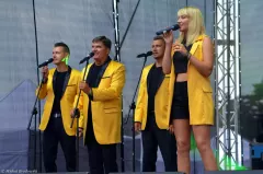 „Blondyneczka” Bayer Full w rytmach rock’n’roll | PREMIERA