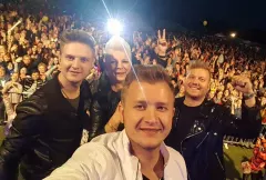 Niewiara rozbrzmiała - Piękni i Młodzi rozbujali Kraków! | VIDEO