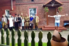 Ojcowski sierp oraz Brymucha Kargula w rękach Andre! - wokalista odwiedził historyczne miejsce