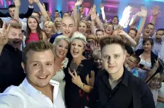 Piękni i Młodzi zagrali na weselu Mirki i Pawła | "gratki mordeczki"