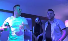 "Uderzamy w tan" od Rompey & Marioo z milionem odsłon!