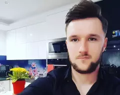 Karol Zawrotniak projektuje swoje ubrania?