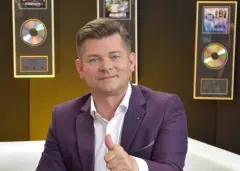 Przepiękna wersja! Zenek śpiewa nowość na żywo! | VIDEO