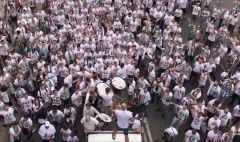 Kibice Legii śpiewają hit grupy Mig "Miód malina"! Video z pewnością Was zaskoczy
