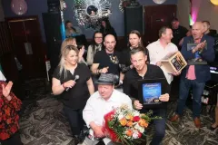 Wokalista disco polo ponownie stanie na scenie? Udało się uzbierać pieniądze na protezy!