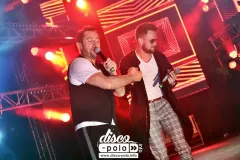 Legendarny gwiazdor muzyki disco polo w duecie z młodym wokalistą! | VIDEO