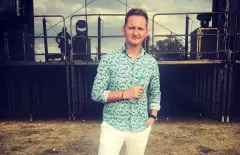 Jeż w śmiertelnej pułapce! Uratował go wokalista disco polo - Marek Gwiazdowski MIG