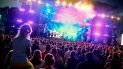 Tego jeszcze w branży nie było! Sylwester przy ognisku z muzyką disco polo! Wyemituje to telewizja?