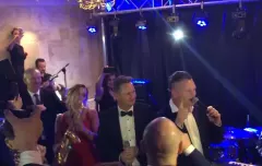 Mamy nowe nagranie z wesela Daniela Martyniuka. Wystąpił na nim zespół Mig. Reakcja gości bezcenna 