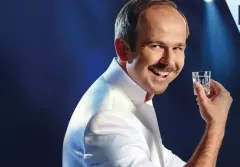Sławomir zachęca do picia wódki?! Fani podzieleni!