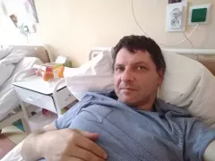 Dramat! Koniec z koncertami?! Uwielbiany wokalista disco polo wylądował w szpitalu! Przegrał walkę z chorobą! 