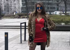 Krótka sukienka, długie nogi! Przepiękna wokalistka disco polo z nowością! 