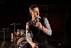 Największe ciacho ze świata disco polo zajęte! Wokalista zaręczył się! 