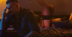 Ponętna kobieta w bieliźnie, przystojny wokalista i gorąca premiera disco polo! Zobaczcie teledysk zespołu Extazy!