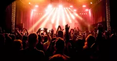 Polała się krew! Przerwany koncert uwielbianego zespołu disco polo!