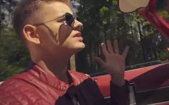 Przystojny młody wokalista podbija rynek disco polo! Zobaczcie nowość od BajorekD pt. "Pytasz mnie"