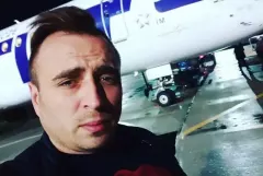 Przerażające wideo! Chwile grozy wokalisty disco polo! Silnik w samolocie, którym leciał uległ awarii! 