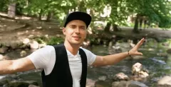 Za „Piękne chwile” wokalista disco polo został skazany?!