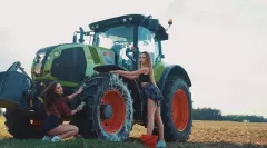 Dwie ponętne kobiety, traktor oraz wokalista disco polo! Zobaczcie nowość pt. "Na roli nie ma, że boli"