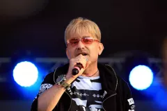 Rozchwytywany wykonawca disco polo pochwalił się żoną! Internauci zaskoczeni! 
