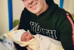 Gratulacje! Wokalista disco polo po raz TRZECI został ojcem! Zobaczcie zdjęcia z sali!
