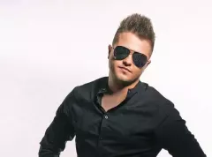 Nieprawdopodobnie przystojny wokalista disco polo podbija rynek! Fanki oczarowane jego urodą!