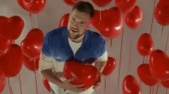 Wielka premiera zespołu Defis dostępna już w sieci! W teledysku "Gorące Serce" wystąpił brat wokalisty disco polo! 