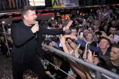 Kolęda od Zenona Martyniuka w wersji klubowej! To jest prawdziwy hit internetu?!