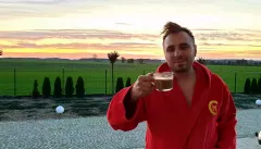 Uwielbiany gwiazdor disco polo chce pokazać drugą twarz! Internauci nie wyjdą z podziwu?