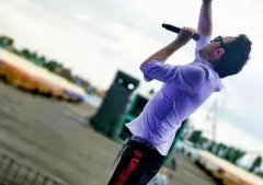 Gwiazdor disco polo pokazał piękne zdjęcie z żoną i dziećmi! Wyglądają świetnie! 