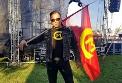 Alarm bombowy na lotnisku! Wokalista disco polo utknął w samolocie! 