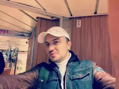 Dzieje się! Uwielbiany wokalista disco polo rozbudził wodze fantazji płci męskiej! 