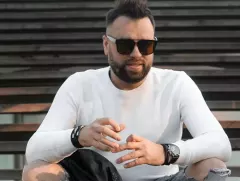 Nowy wokalista na rynku disco polo! Zobaczcie, co zaprezentował w sieci! 