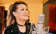 Wokalistka disco złożyła hołd zmarłej idolce! Jej wykonanie przyprawia o dreszcze!