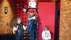 Gwiazdor disco polo wykonuje popularną piosenkę! Fani w szoku po tym co zrobiła jego córka! 