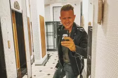 Gwiazdor disco polo pręży muskuły! Tylko spójrzcie na te mięśnie!