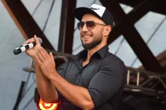 Wokalista disco polo szczęśliwy! Nowy miesiąc rozpoczął się dla niego idealnie! 
