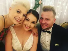 Prawdziwa miłość przetrwa wszystko! Wokalista zespołu Piękni i Młodzi wspomina swój ślub! 