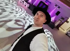 Co tam się działo?! Wokalista disco polo rozniósł weselny parkiet!