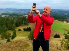 Gwiazdor disco polo uciekł z miast! Izolacja pobudziła jego kreatywność!
