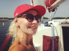 Jej odważny strój robi wrażenie! Wokalistka disco polo wypływa na głębokie wody!